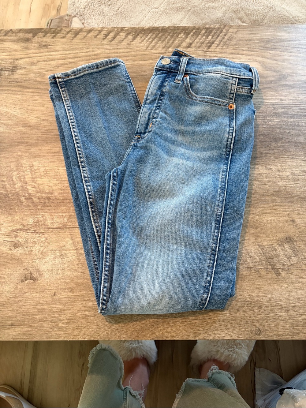GAP women’s Light Blue Slim Straight Jeans